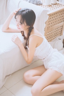上面一个日底下一个女